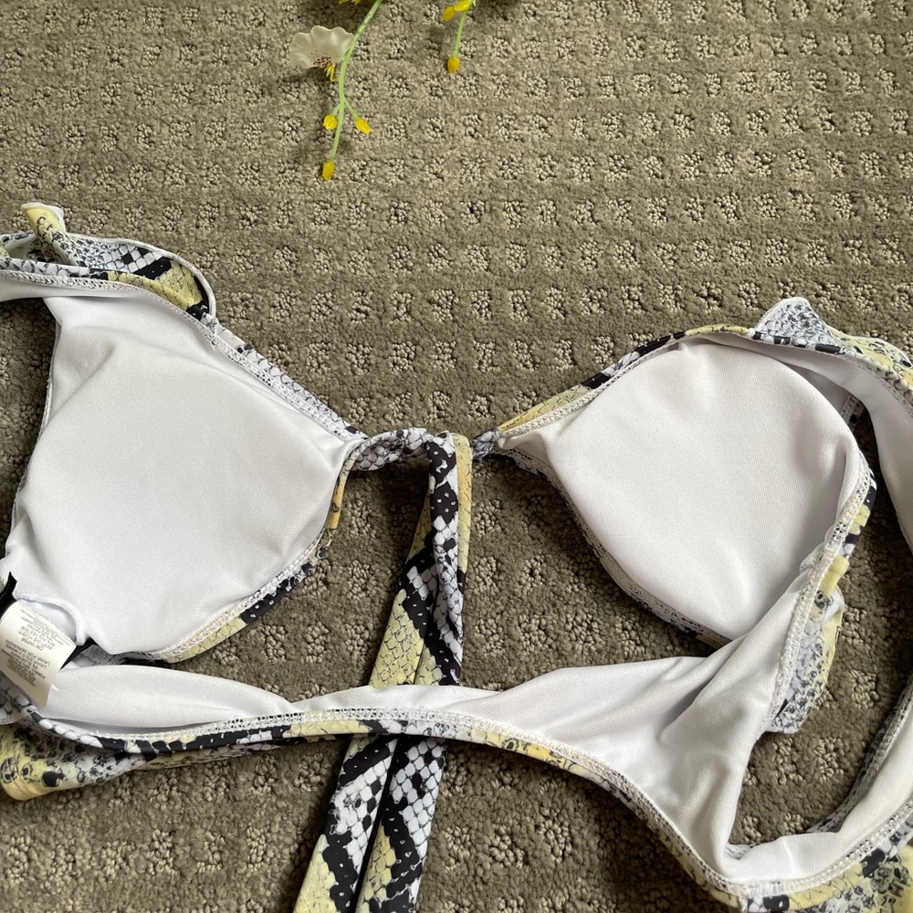 Missguided Snake Print Ruffled Bikini Top - Picture 3 of 6